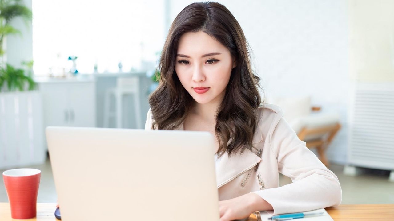 asian woman using laptop